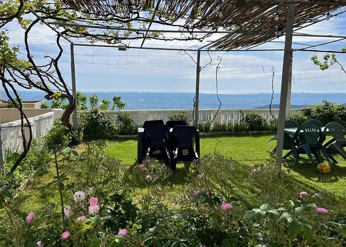 Garden Villa Guni