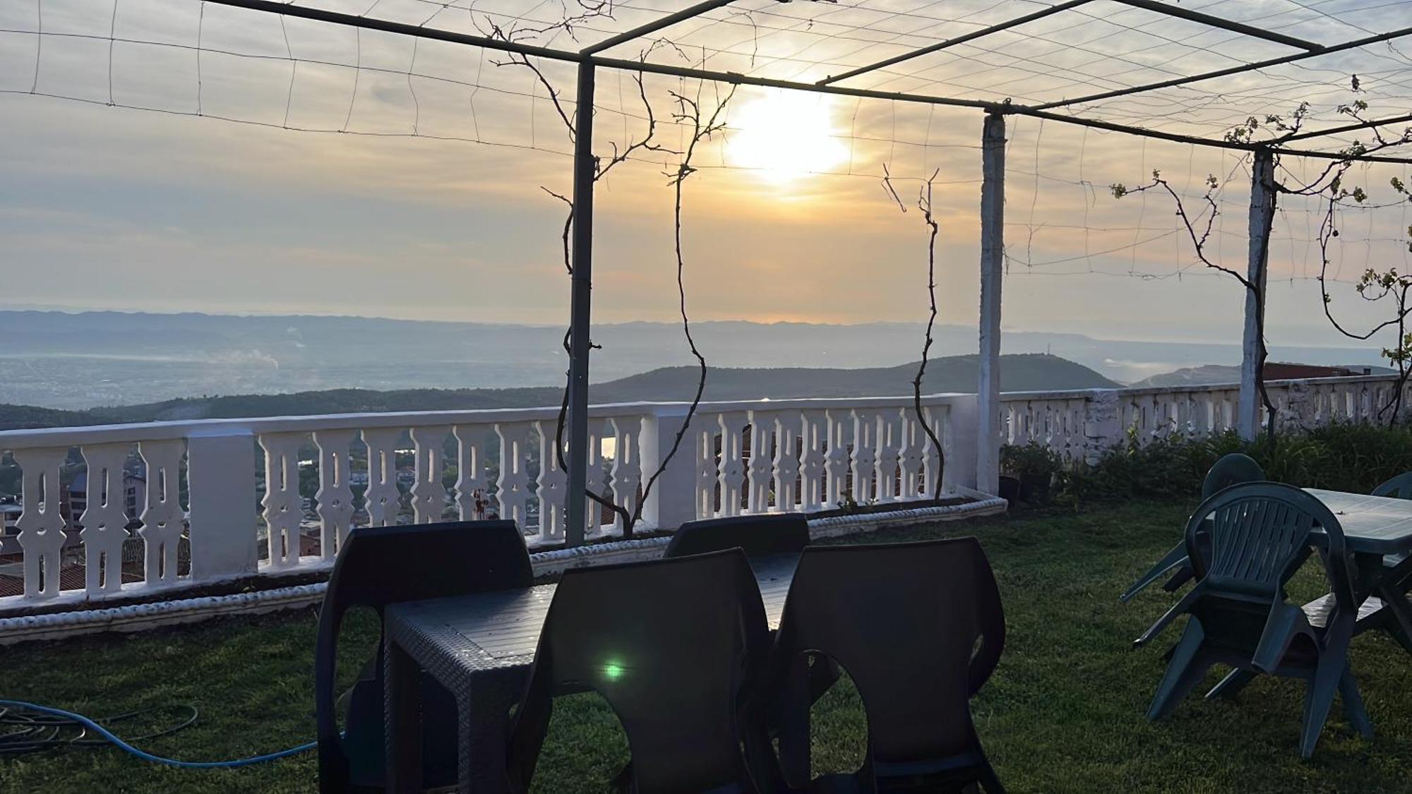 Garden Guni Krujë