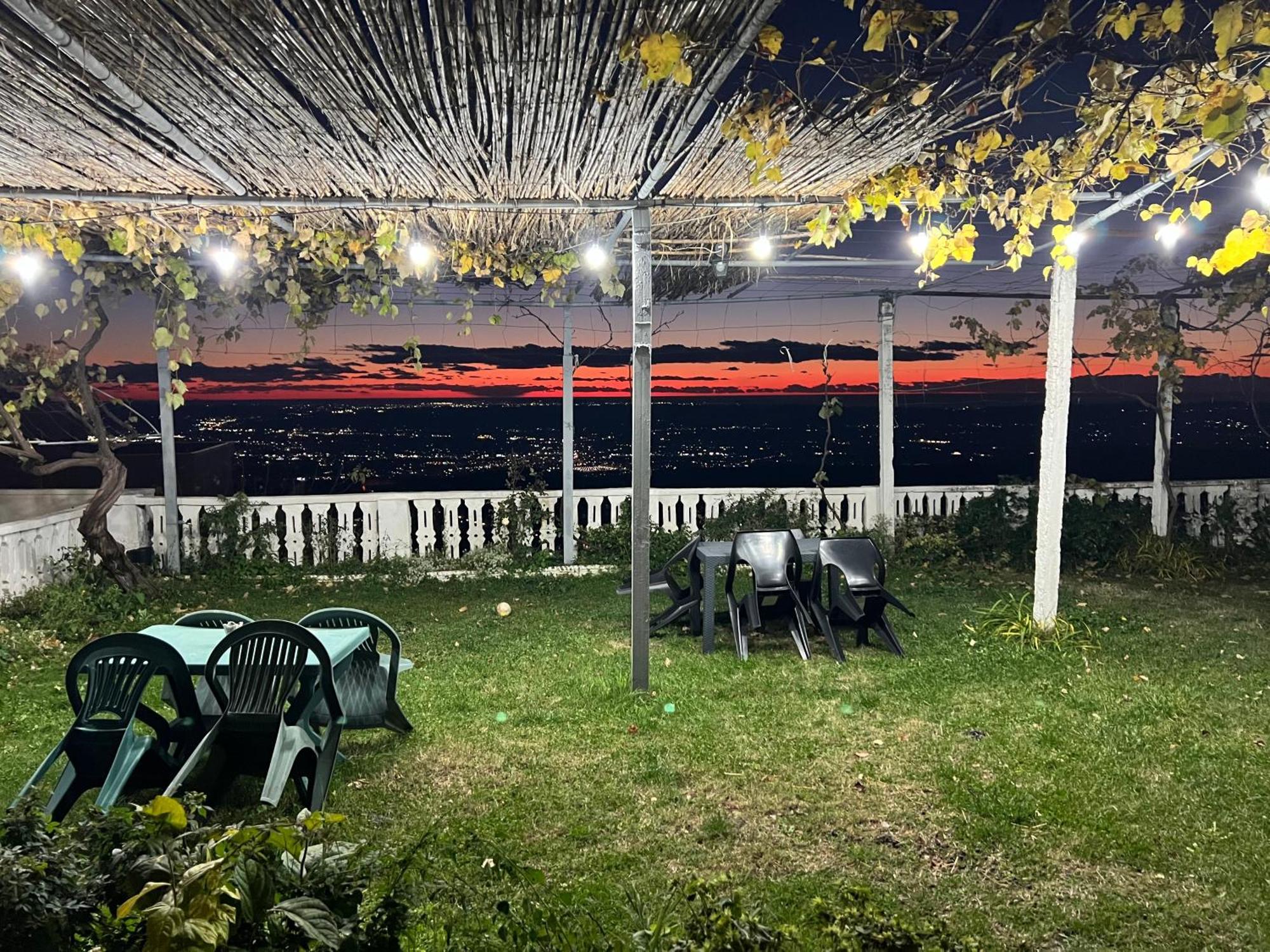 Villa Garden Guni